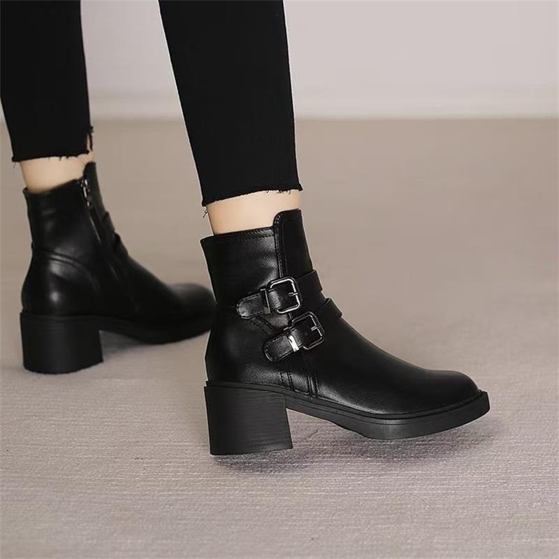 Round Toe Mid-Heel Black Boots
