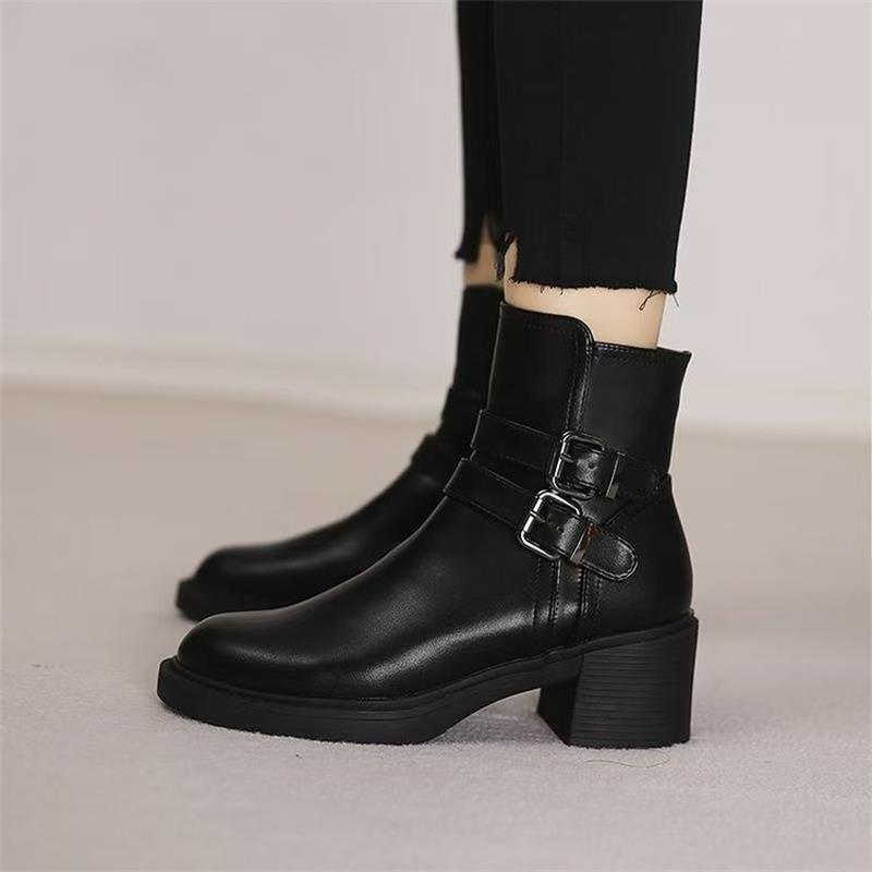 Round Toe Mid-Heel Black Boots