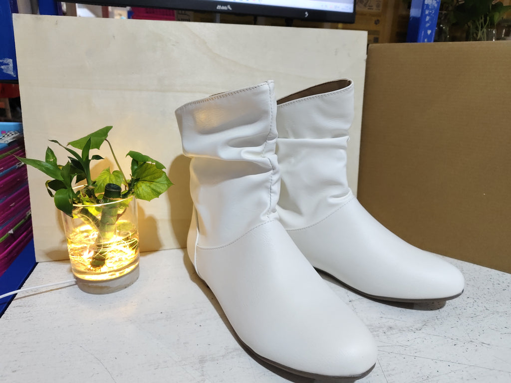 Flat Leather Boots Premium Essentials