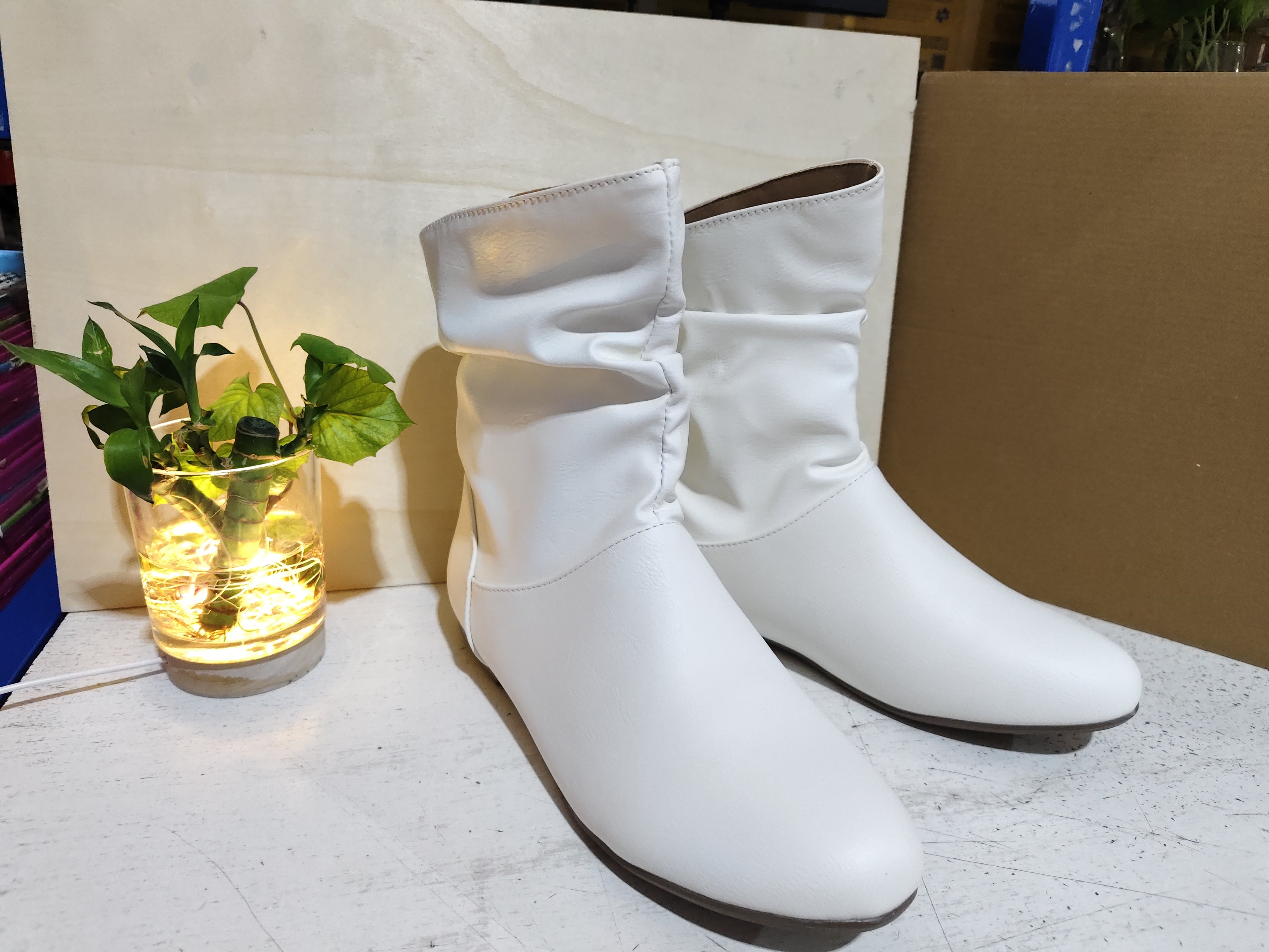 Flat Leather Boots Premium Essentials