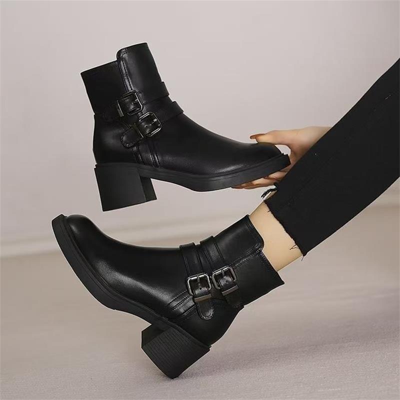 Round Toe Mid-Heel Black Boots