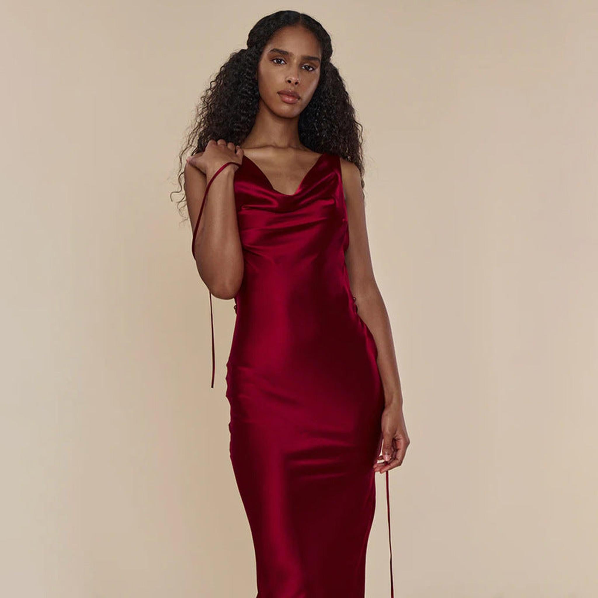 Horizon Essentials | Banquet Style Lace-Up Dress