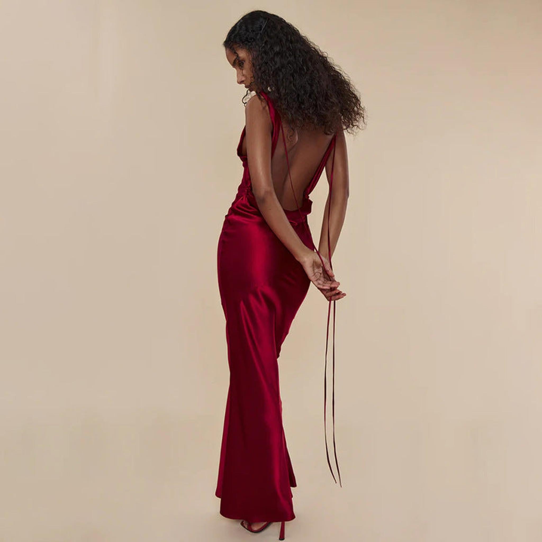 Horizon Essentials | Banquet Style Lace-Up Dress