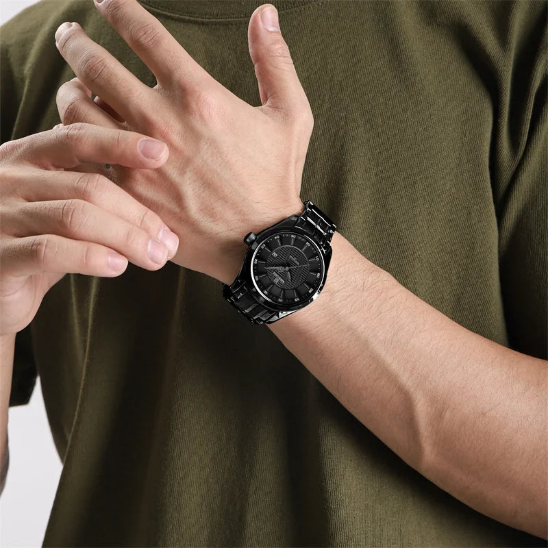 Men's Waterproof Quartz Watch With Stainless Steel Band