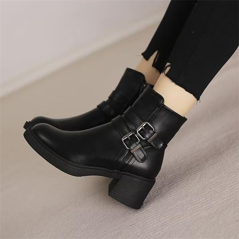 Round Toe Mid-Heel Black Boots